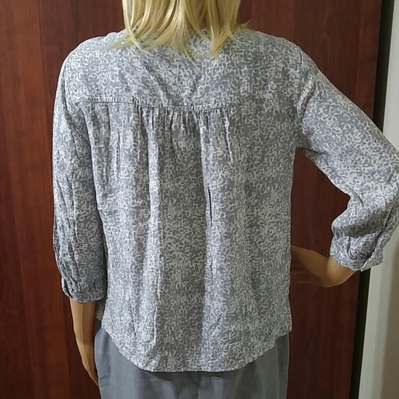 GAP bluish gray and white blouse size XSP - Picture 3 of 5